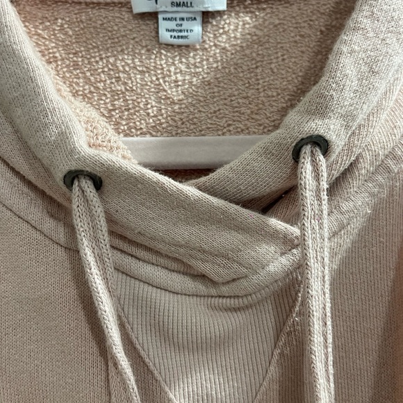 Small Hoodie in great condition cod shoulder - Picture 2 of 5